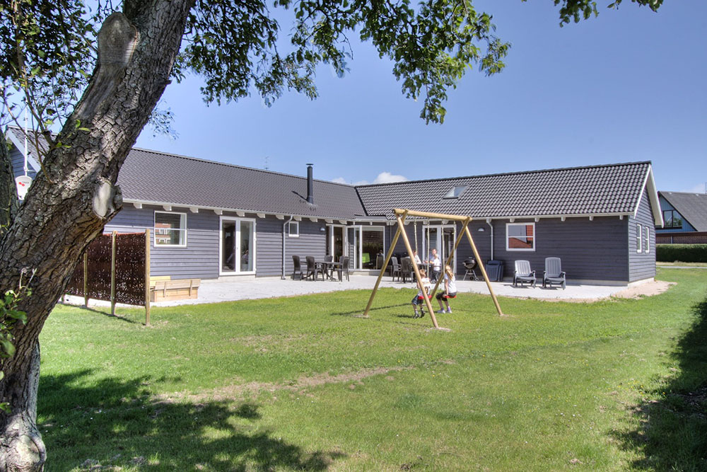 Dieses tolle Luxusferienhaus liegt auf einem meernahen Naturgrundstück auf der gemütlichen Insel Langeland