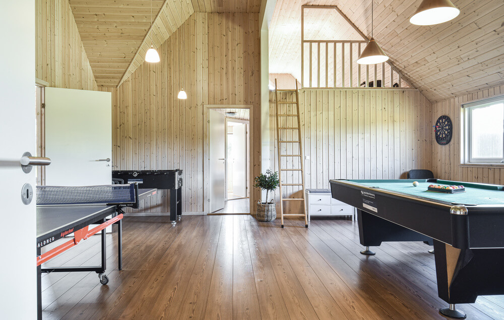 Noch Energie nach dem Badegang? Im Aktivitätenraum können sich die Gäste bei Billard, Tischtennis und Kicker verausgaben