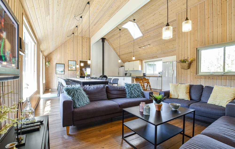 In der Mitte des Hauses befindet sich die große, architektonisch interessante Wohnküche