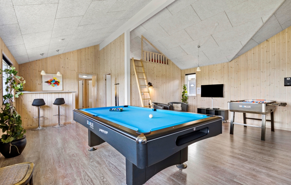 Neben den vielen schönen Stunden, die man im Poolbereich des Hauses verbringen kann, bietet das Luxusferienhaus 294 auch Spielevergnügen bei Billard/Tischtennis und Darts