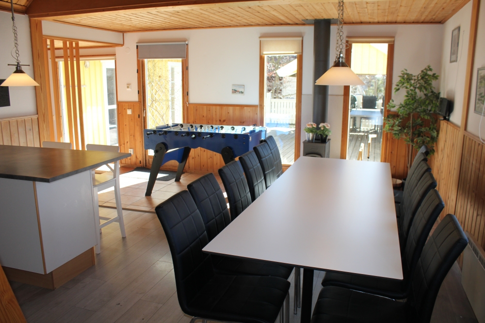 Aufenthaltsraum mit Platz für 12 im Luxusferienhaus Nr. 127.