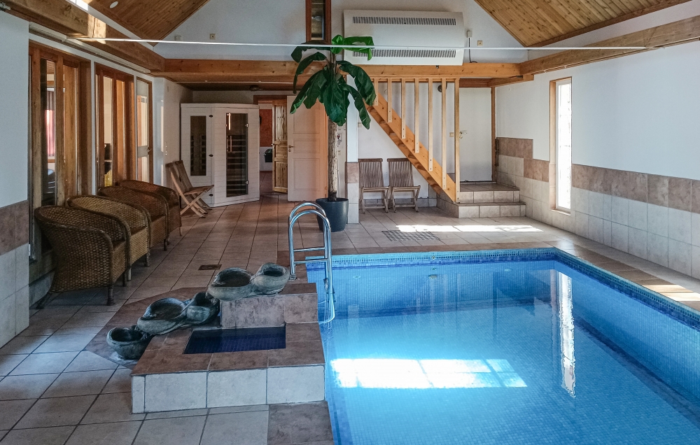 Der schicke Pool im Luxusferienhaus Nr. 84 für 18 Personen