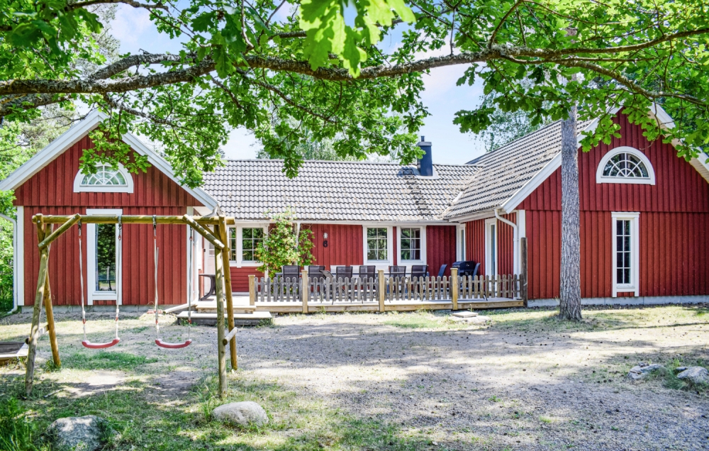 Dieses schöne Poolhaus Nr. 84 mit Platz für 18 Personen liegt in Schweden