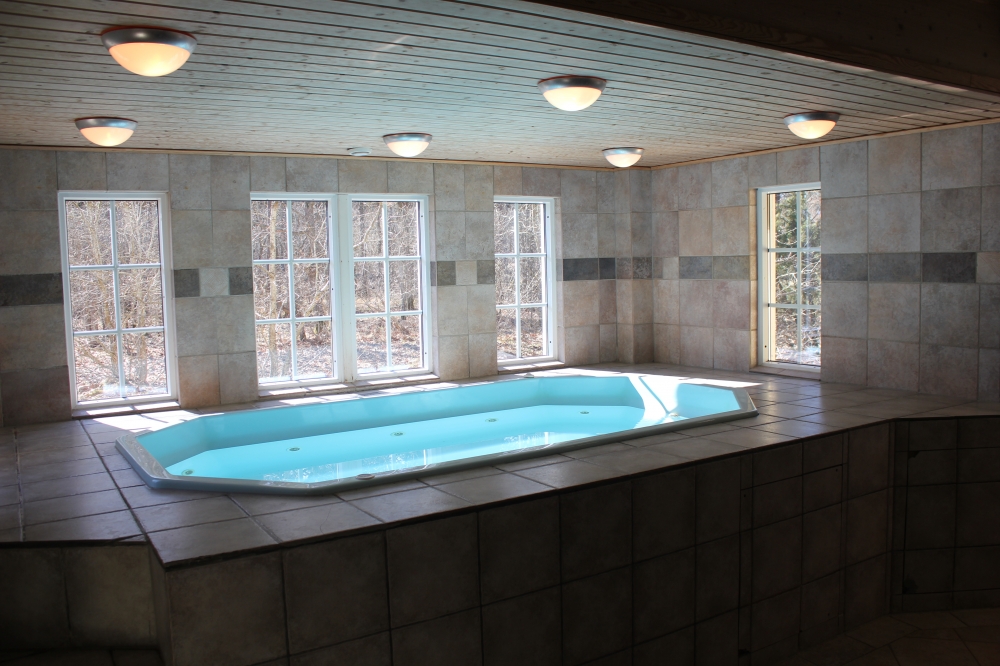 Im eleganten Whirlpool erleben ganze 10 Personen gleichzeitig ein Wellness-Erlebnis allererster Güte