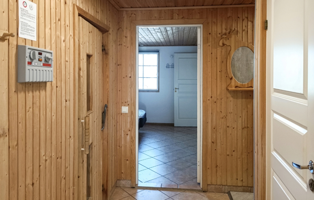 Der geräumige Eingangsbereich im Luxusferienhaus Nr. 78 in Schweden