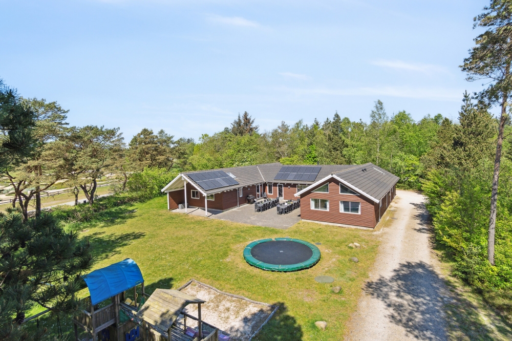 Dieses schöne Poolhaus Nr. 261 mit Platz für 24 Personen liegt in Westjütland
