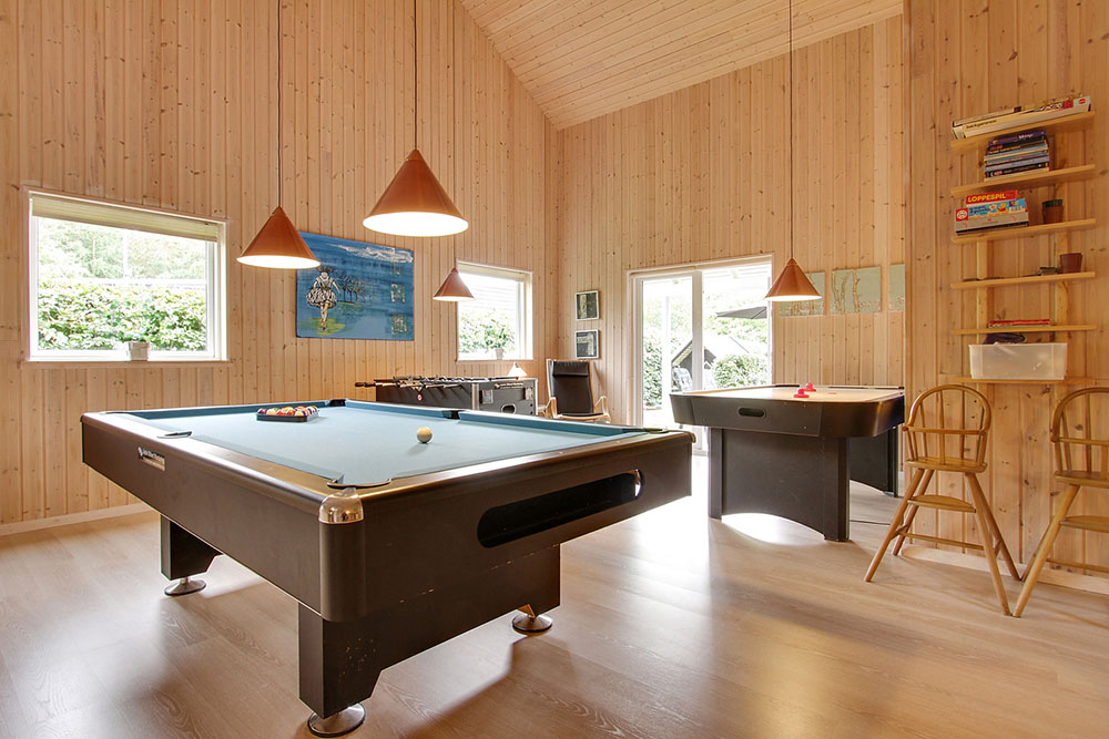 Das Luxusferienhaus 171 für 16 Personen hat einen großen Aktivitätsraum mit u. a. Billard und Darts