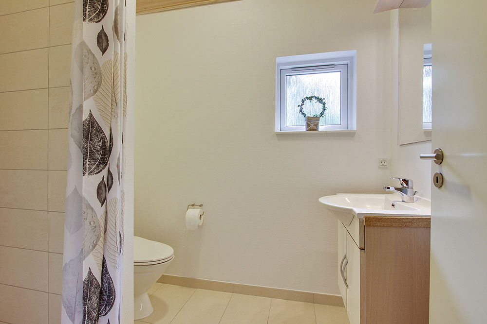 Eines der Badezimmer im Luxusferienhaus Nr. 171