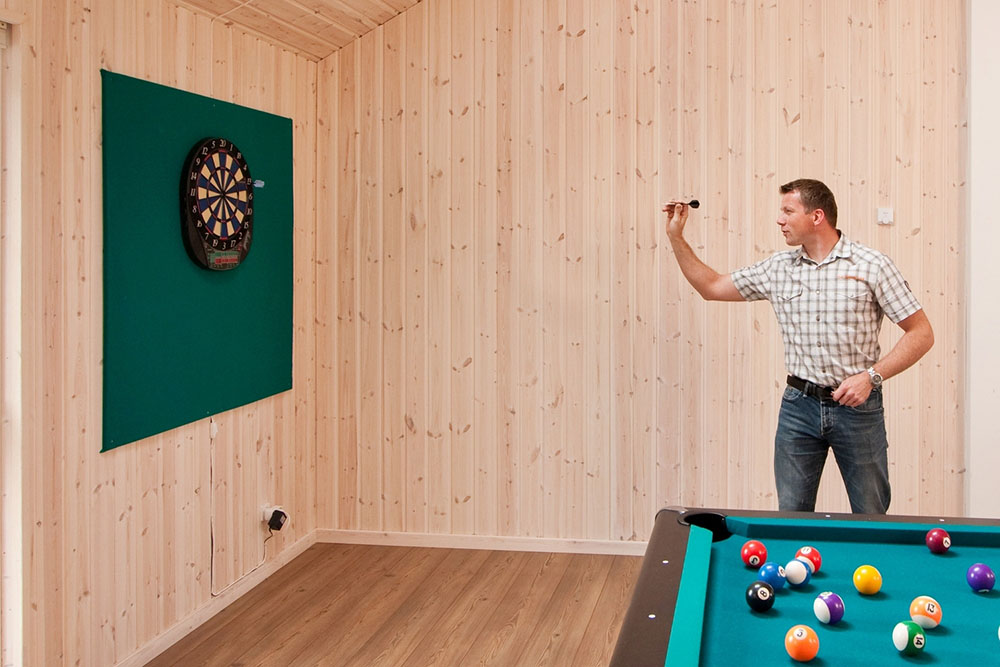 Noch Energie nach dem Badegang? Im Aktivitätenraum können sich die Gäste bei Billard, Tischtennis und Kicker verausgaben