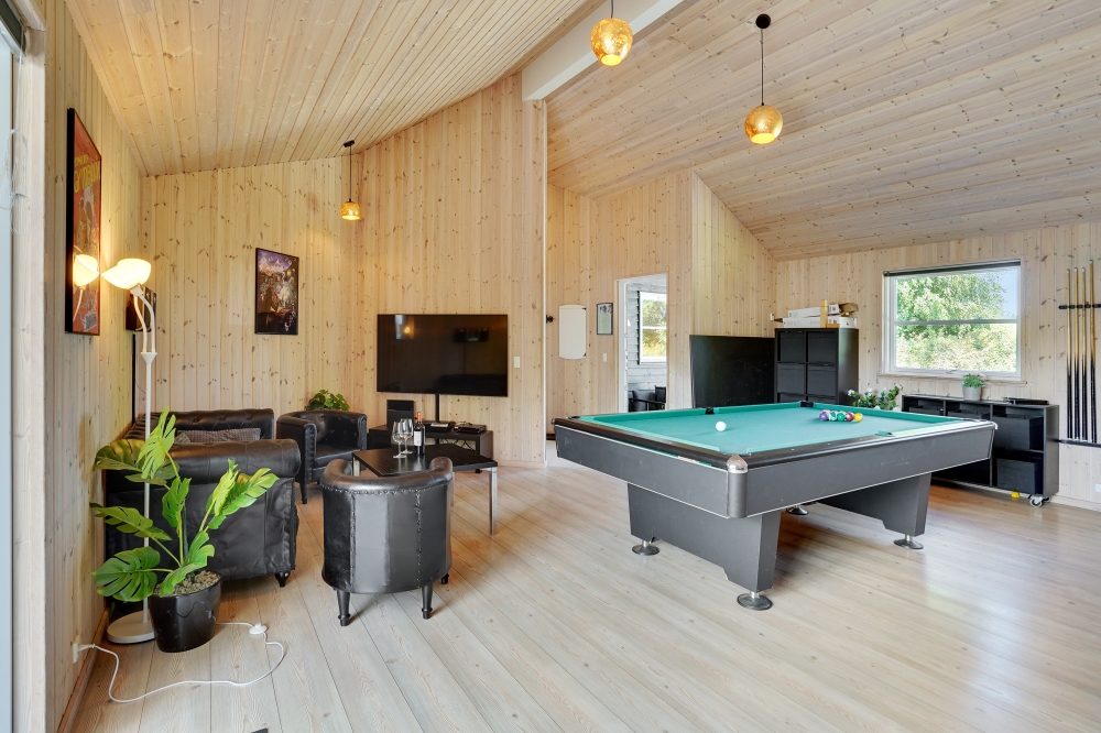 Neben den vielen schönen Stunden, die man im Poolbereich des Hauses verbringen kann, bietet das Luxusferienhaus 277 auch Spielevergnügen bei Billard/Tischtennis und Darts