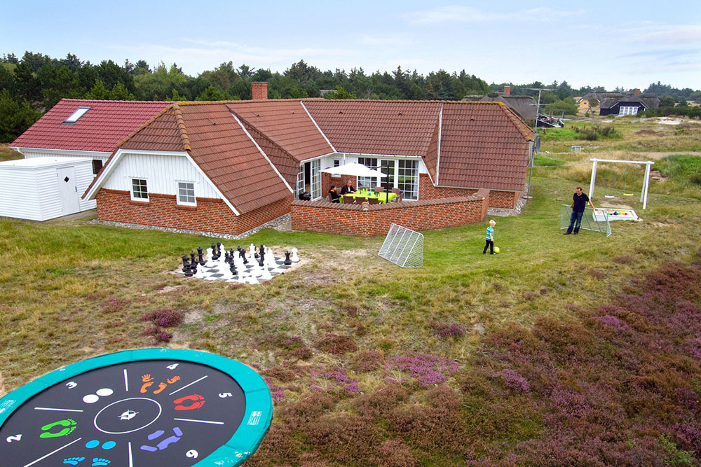 Schönes Luxusferienhaus auf Fanö mit Pool für 16 Personen