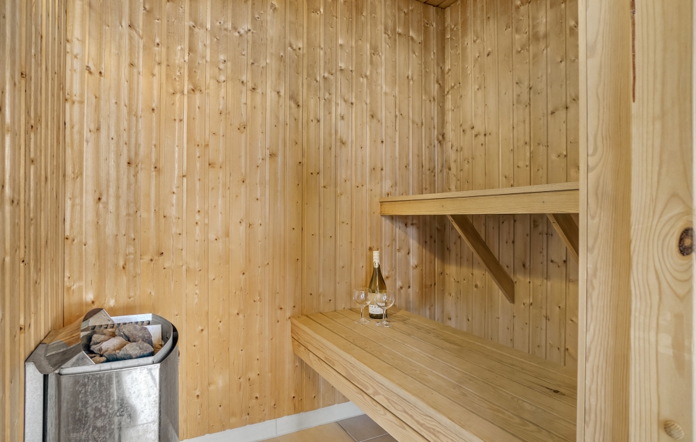 Genießen Sie die heiße Sauna im Luxusferienhaus Nr. 276 für 18 Personen