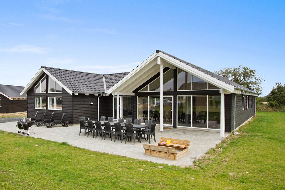 Die Terrasse ist ideal für einen erholsamen Sommer mit Familie und Freunden