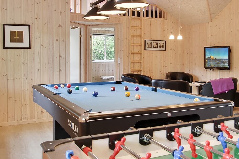 Treten Sie in Billard, Tischtennis, Dart, Kicker und and der Playstation 2 gegeneinander an