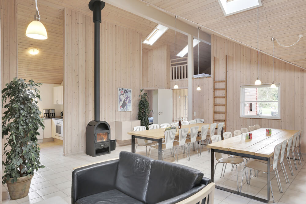 Der Aufenthaltsraum bietet Platz für 24 Personen, wenn ihr das Ferienhaus 177 in Lolland/Falster/Mön besucht.