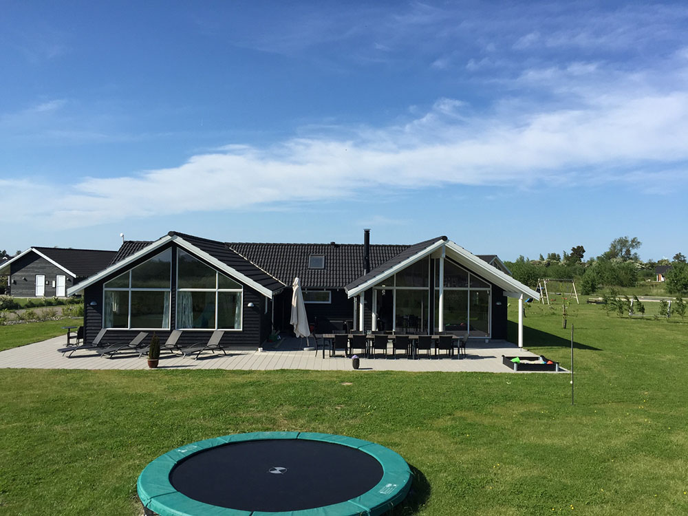 Dieses herrliche Poolhaus in Marielyst lädt Sie zu einem schönen Ferienerlebnis mit Entspannung und Aktivitäten wie z.B. Tischtennis und Billard ein