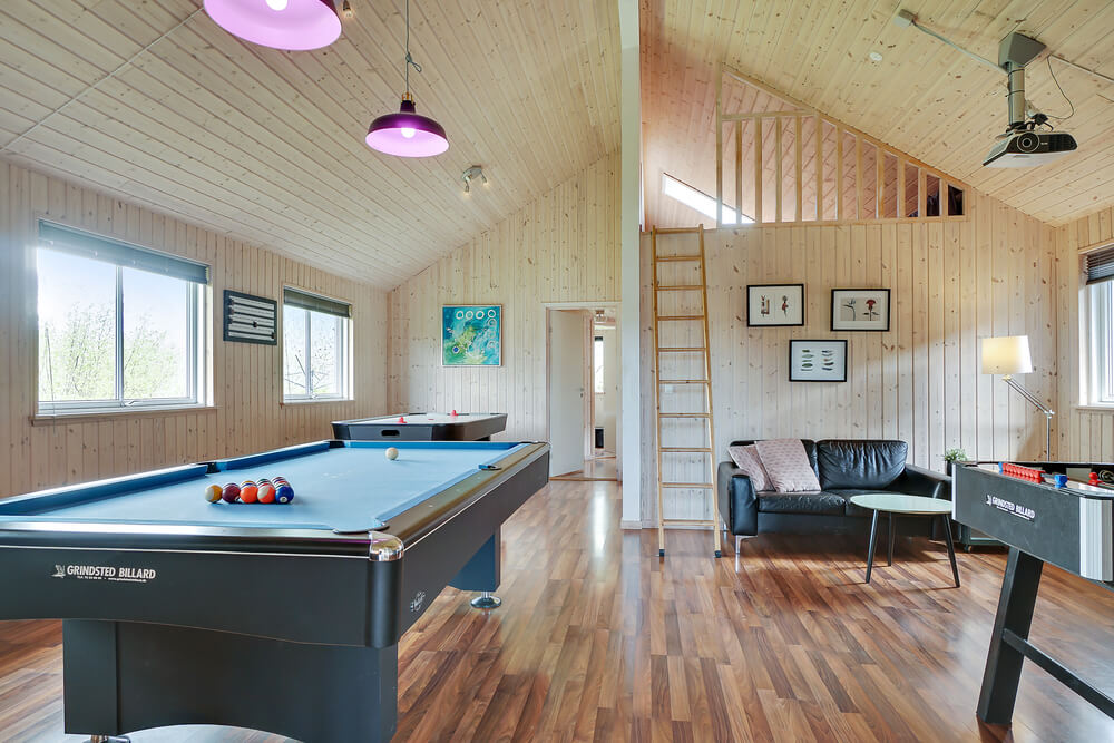 Neben den vielen schönen Stunden, die man im Poolbereich des Hauses verbringen kann, bietet das Luxusferienhaus 285 auch Spielevergnügen bei Billard/Tischtennis und Darts