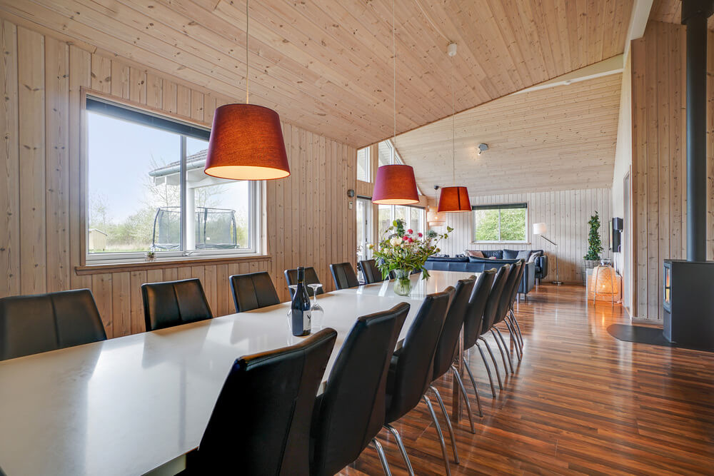Der Aufenthaltsraum bietet Platz für 18 Personen, wenn ihr das Ferienhaus 285 in Lolland/Falster/Mön besucht.