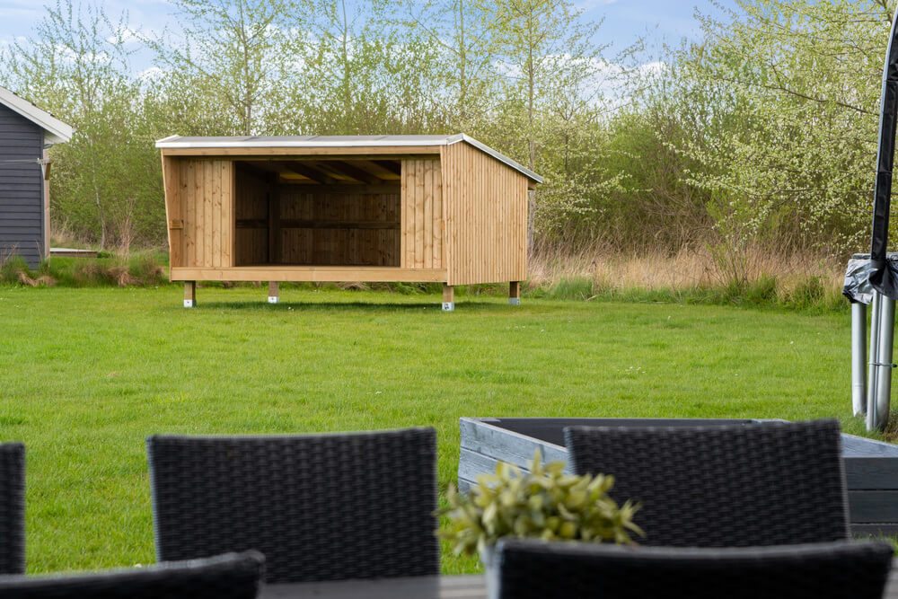 Zu dem attraktiven Ferienhaus Nr. 285 in Lolland/Falster/Mön gehört auch ein tolles Angebot im Außenbereich, z. B. Spieleturm und Schaukeln
