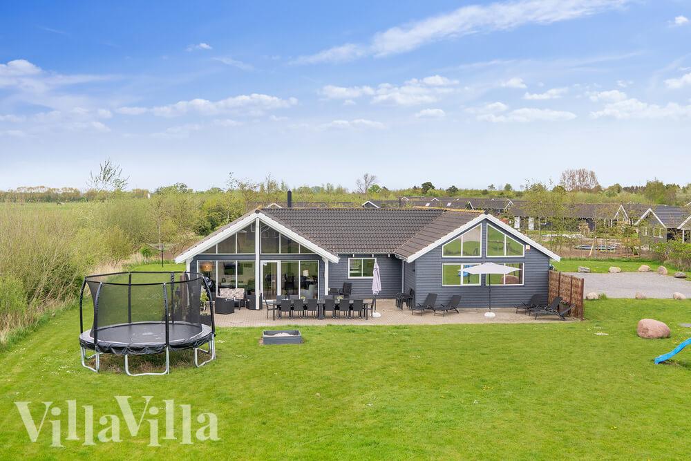 Dieses schöne Poolhaus Nr. 285 mit Platz für 18 Personen liegt in Lolland/Falster/Mön