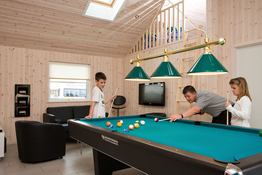 Billard/Tischtennis, Dart und Playstation 2 können im Aktivitätenraum mit komfortabler Sofagruppe und Flachbild-TV gespielt werden