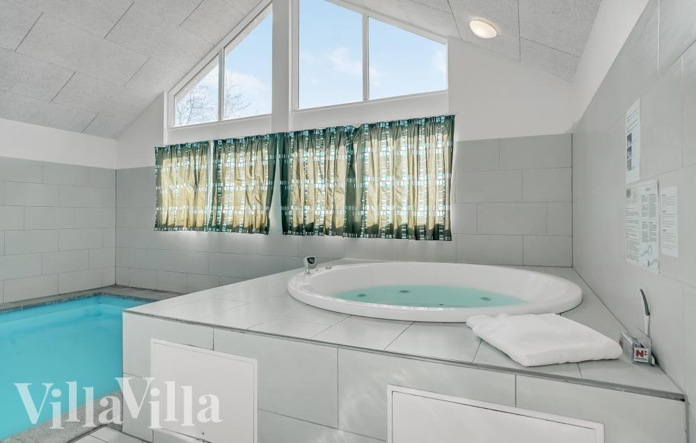 Der schicke Pool im Luxusferienhaus Nr. 299 für 16 Personen