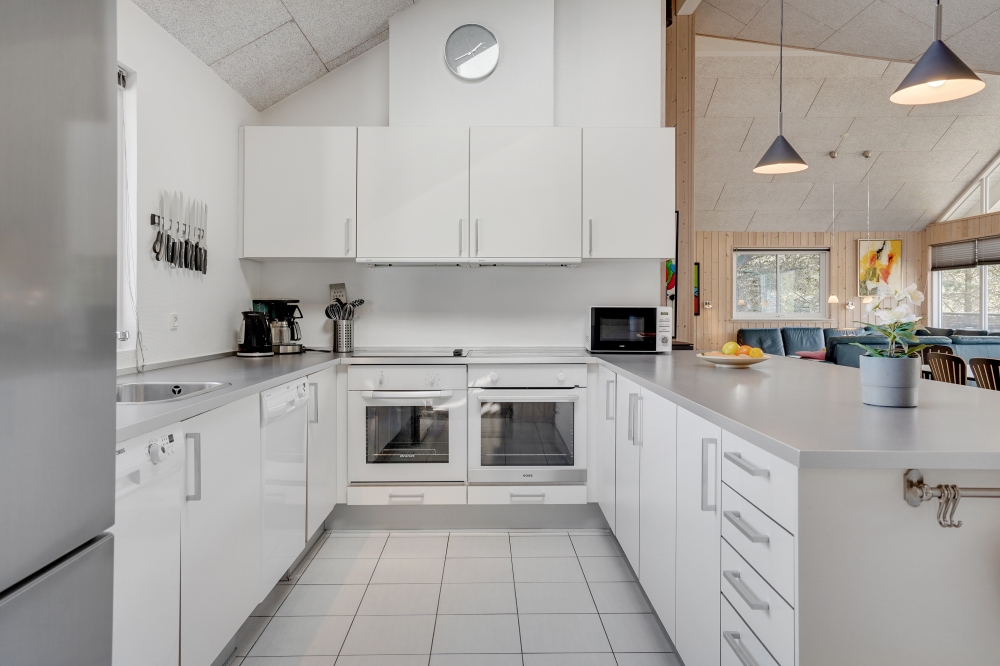 Die Küche in dem Luxusferienhaus Nr. 273 ist so gut ausgestattet, dass man problemlos Mahlzeiten für 18 Personen zubereiten kann.